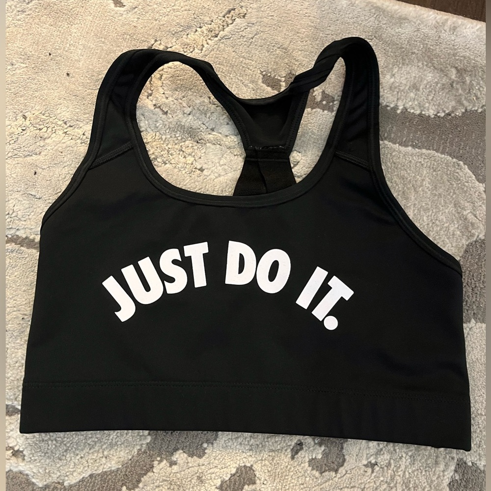 NWOT Nike black sports bra size medium